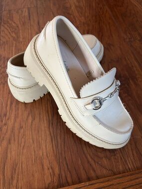 Skechers Cream Platform Loafers with Silver Bit Hardware size 5